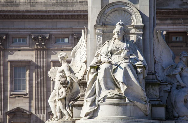 Victoria Memorial a Buckinghamský palác v Londýně — Stock fotografie