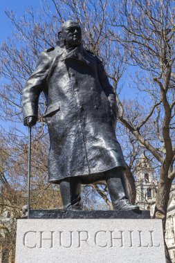 Efendim Winston Churchill heykeli Londra'daki