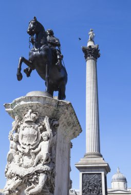 Kral Charles 1 heykel ve Trafalgar Meydanı'nda England sütun