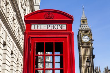 kırmızı telefon kulübesi ve big ben Londra