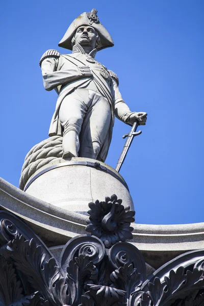 ロンドンのネルソン記念柱の提督ネルソン像 — ストック写真