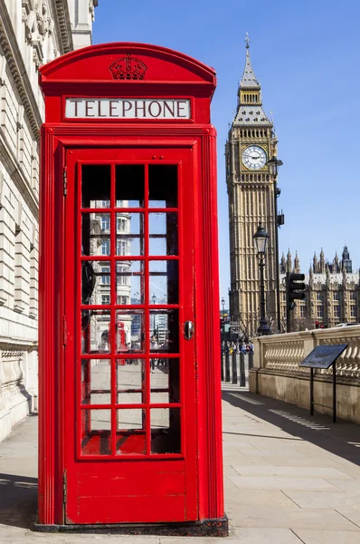 Caja de teléfono roja y Big Ben en Londres — Foto de Stock