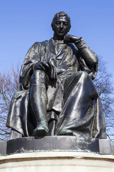 Statua di Edward Jenner a Kensington Gardens, Londra — Foto Stock