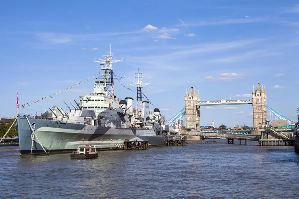 HMS Belfast e Tower Bridge a Londra — Foto Stock