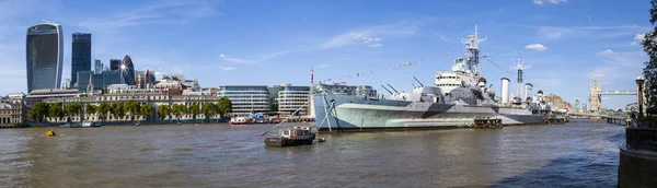 The City, HMS Belfast and Tower Bridge Panorama 스톡 이미지