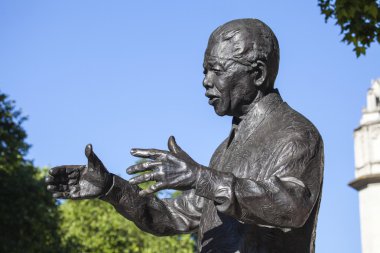 Nelson Mandela heykeli Londra'daki