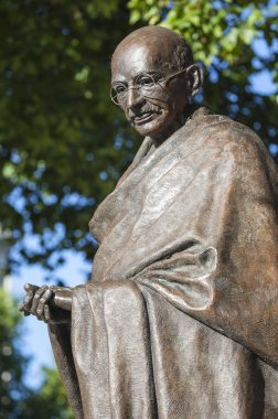 Mahatma Gandi'nin heykelinin Londra