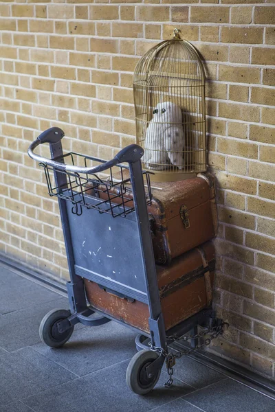 La piattaforma Harry Potter 9 e i tre quarti alla stazione di Kings Cross — Foto Stock