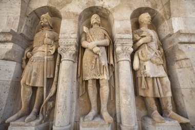 Balıkçının Bastion Budapeşte'de heykeller