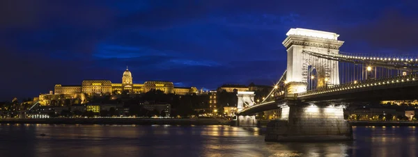 Budaer Burg, Kettenbrücke und Donau in Budapest — Stockfoto