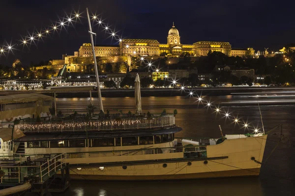 Castelo de Buda e o rio Danúbio em Budapeste — Fotografia de Stock