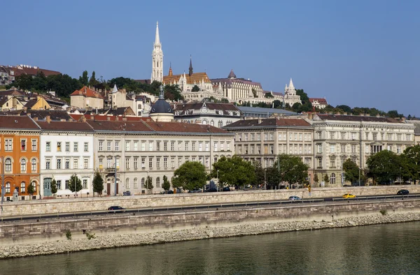 Matthias kyrkan och Fiskarbastionen i Budapest — Stockfoto