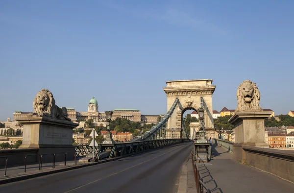 Ponte em cadeia e Castelo de Buda em Budapeste — Fotografia de Stock