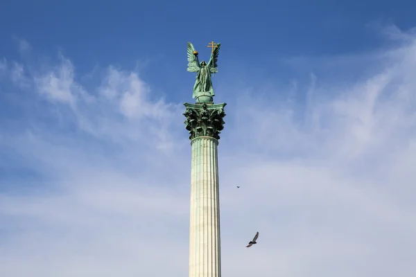 Heroes Square Column in Budapest — Stock Photo, Image