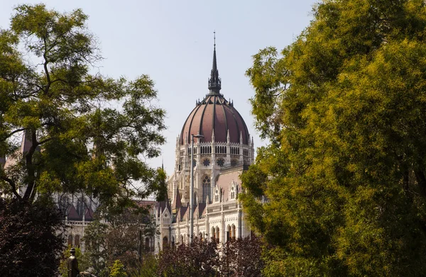 Edifício do Parlamento húngaro em Budapeste — Fotografia de Stock