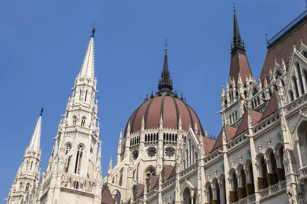 Edifício do Parlamento húngaro em Budapeste — Fotografia de Stock