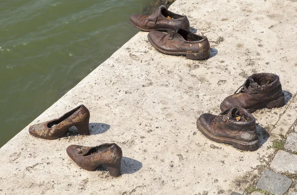 Budapeşte 'deki Tuna Bankası Anıtı' nın Ayakkabıları