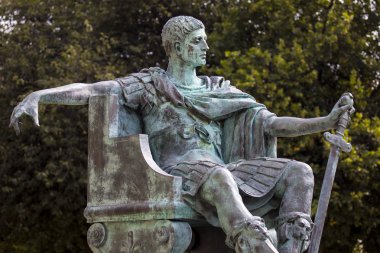 York Constantine heykeli
