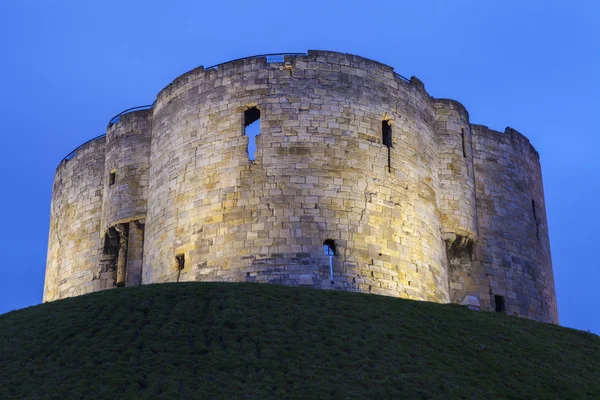 Clifford's tower i york — Stockfoto