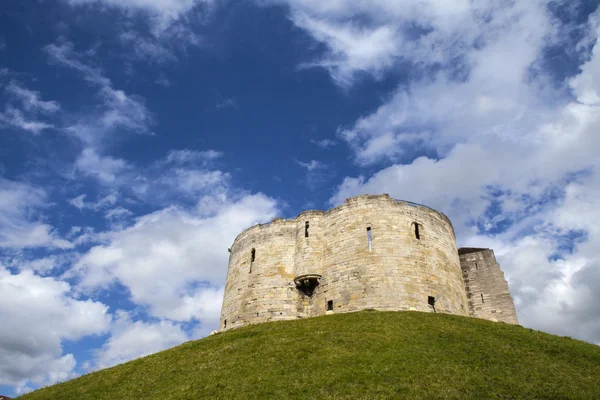 Clifford's tower w york — Zdjęcie stockowe