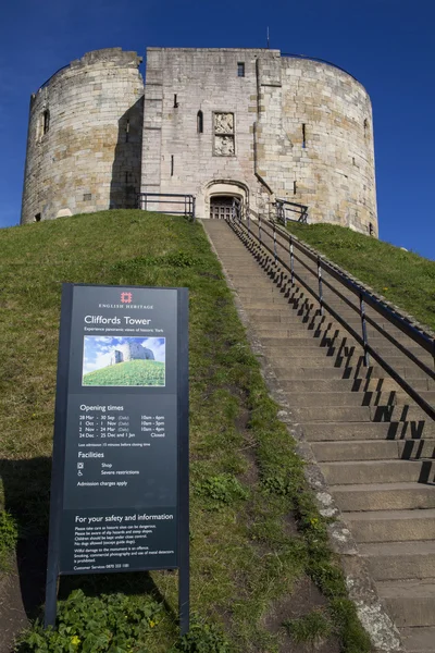 Clifford's tower w york — Zdjęcie stockowe