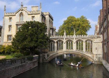 İç geçiriyor köprü Cambridge