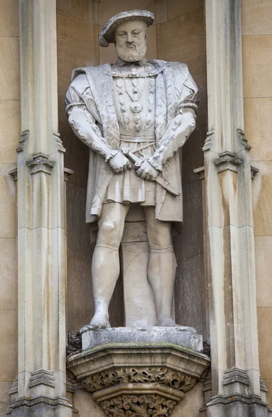 ケンブリッジのキングス カレッジでヘンリー 7 世の王の像 — ストック写真