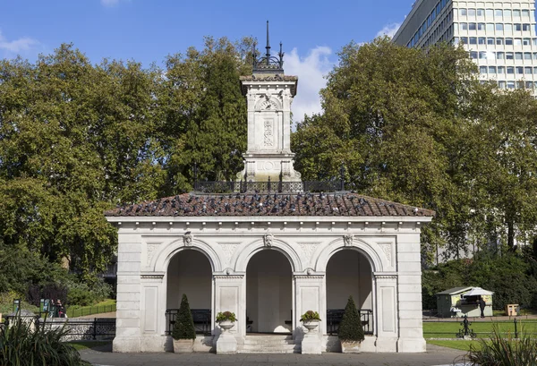 Italienska trädgården i Kensington Gardens i London — Stockfoto