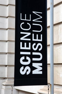 Londra, İngiltere - 15 Temmuz 2025: Bilim Müzesinin dış tarafında Güney Kensington, Londra 'daki Exhibition Road' da bulunan bir tabela.