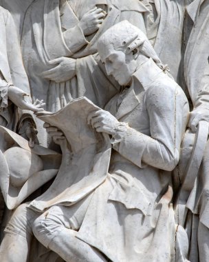 Londra, İngiltere - 15 Temmuz 2025: Ünlü besteci Joseph Haydn 'ın heykeli - Frieze of Parnassus' un 169 heykelinden biri - Londra, İngiltere 'deki Albert Anıtı' nın bir parçası.