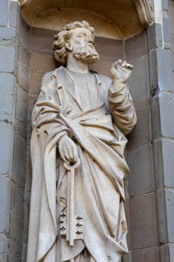 Worcestershire, İngiltere 'deki tarihi Worcester Katedrali' nin dış tarafında bir heykelin yakın çekimi..