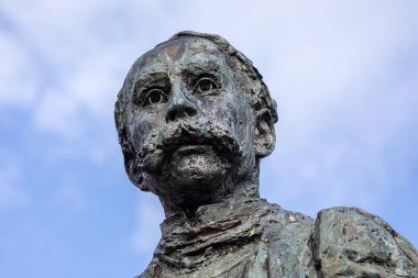 Worcester, İngiltere - 5 Kasım 2025: İngiliz besteci Edward Elgar 'ın Worcestershire, İngiltere' deki Katedral Meydanı 'nda bulunan heykeli.