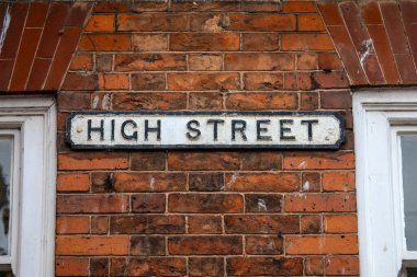 Worcestershire, İngiltere 'deki tarihi Worcester şehrindeki ana caddenin sokak tabelası..