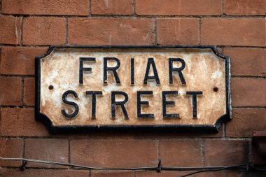 Worcestershire, İngiltere 'deki tarihi Worcester şehrinin sokak tabelası..