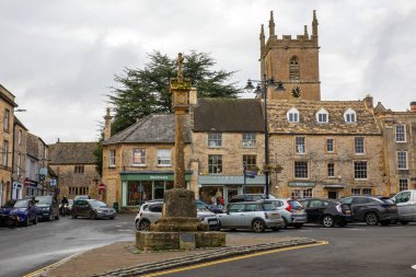 Gloucestershire, İngiltere - 6 Kasım 2025: Gloucestershire, İngiltere 'deki güzel Cotswolds kasabası Stow-on-the-Wold.