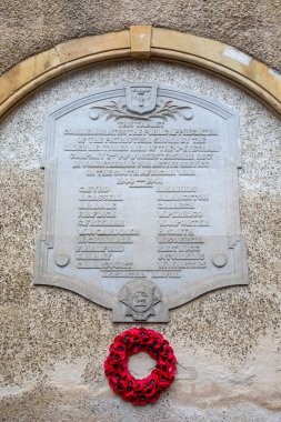 Evesham, İngiltere - 7 Kasım 2025: Tarihi Worcestershire, İngiltere 'deki Evesham kasabasında Güney Afrika Savaş Anıtı Tableti.