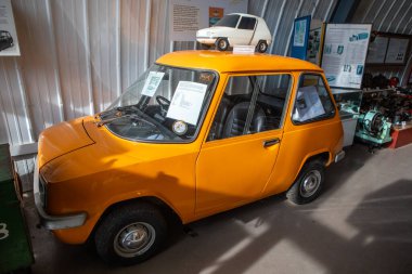 Hampshire, İngiltere - 22 Şubat 2025: 1976 tarihli Enfield 8000 Electric Car.