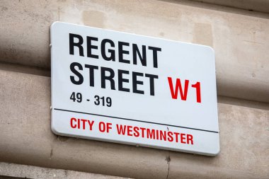 Londra, İngiltere - 3 Şubat 2025: Londra 'daki Westminster şehrinde Regent Caddesi için sokak tabelası.