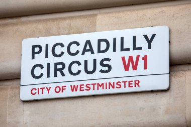 Londra, İngiltere - 3 Şubat 2025: Londra, İngiltere 'deki Westminster şehrinde Piccadilly Circus için sokak tabelası.