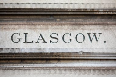 Glasgow - İskoçya 'daki bir şehrin adı, 1960' larda yıkılan orijinal Euston İstasyonu 'nun eski localarından birine kazınmış..