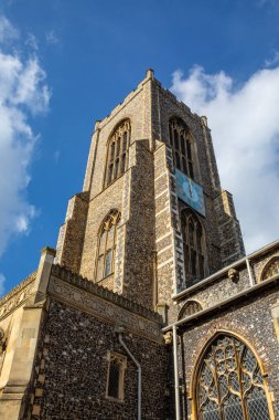 Norwich, İngiltere - 1 Mart 2025: Norwich, İngiltere 'deki tarihi Norwich şehrinde yer alan Hill Kilisesi üzerindeki St. Giles Kulesi.