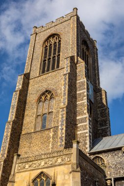 Norwich, İngiltere - 1 Mart 2025: Norwich, İngiltere 'deki tarihi Norwich şehrinde yer alan Hill Kilisesi üzerindeki St. Giles Kulesi.