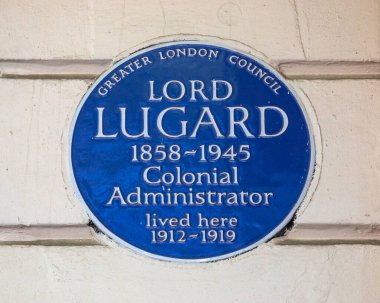 Londra, İngiltere - 29 Nisan 2025: Londra, İngiltere 'deki Rutland Gate' de Koloni Yöneticisi Lord Lugard 'ın 1912 ve 1919 yılları arasında yaşadığı yeri gösteren mavi bir plaket.