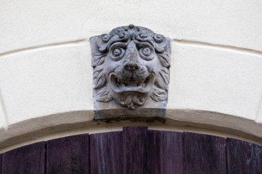 Polonya 'nın Gdansk kentindeki Ulusal Denizcilik Müzesi' nin dış tarafında heykel.