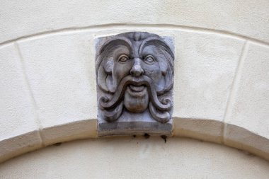 Polonya 'nın Gdansk kentindeki Ulusal Denizcilik Müzesi' nin dış tarafında heykel.