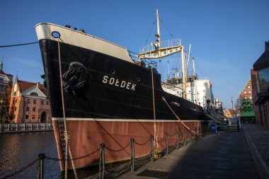 Gdansk, Polonya 'daki Olowianka' daki SS Soldek manzarası. Emekli bir Polonya kömürü ve maden buharlı gemisi..