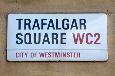 Londra, İngiltere 'deki tarihi Trafalgar Meydanı için sokak tabelası.