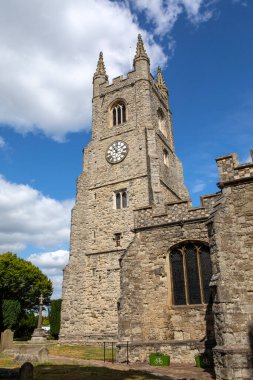 Aziz Meryem Kilisesi 'nin güzel manzarası. İngiltere' nin Essex kentindeki Southlewell-on-Sea bölgesindeki St. Mary Kilisesi olarak da bilinir..