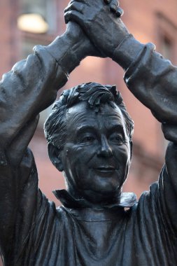 Nottingham, İngiltere - 28 Haziran 2025: İngiltere 'nin Nottingham şehrinde bulunan ikonik futbol menajeri Brian Clough' un heykeli.