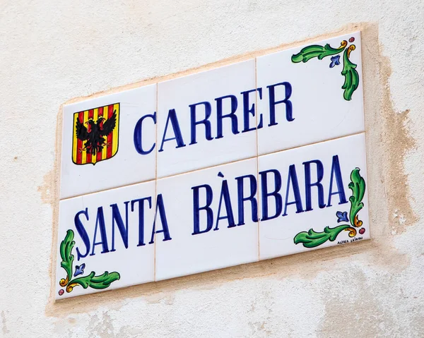 İspanya, Altea 'da Carrer Santa Barbara için sokak tabelası.